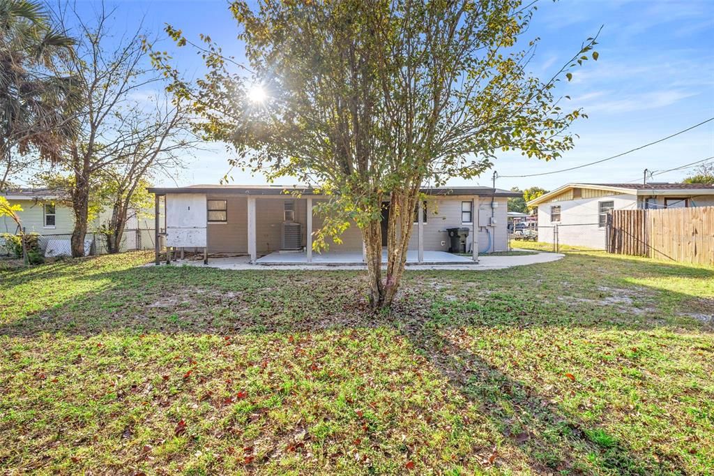 For Sale: $215,000 (4 beds, 2 baths, 1127 Square Feet)