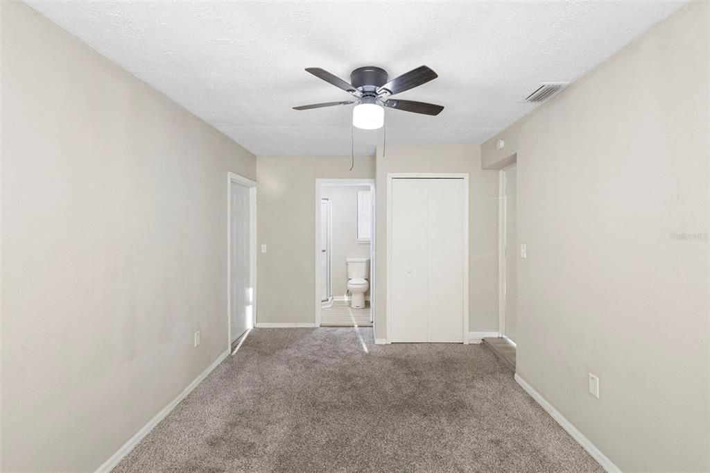 For Sale: $215,000 (4 beds, 2 baths, 1127 Square Feet)