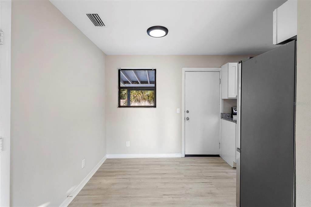 For Sale: $215,000 (4 beds, 2 baths, 1127 Square Feet)