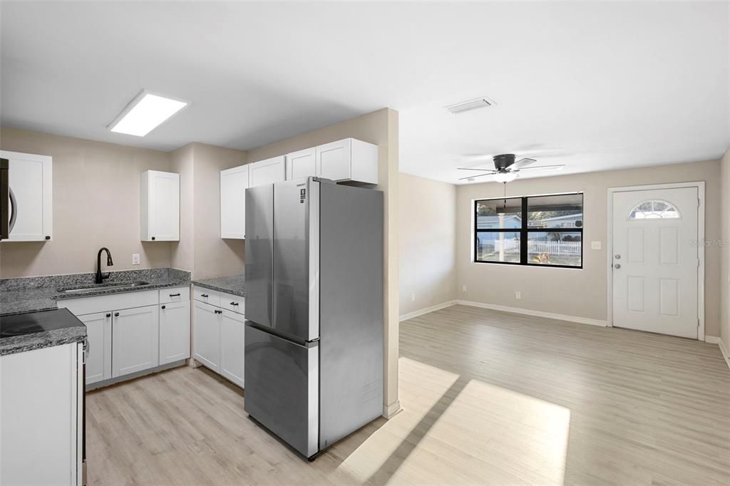 For Sale: $215,000 (4 beds, 2 baths, 1127 Square Feet)