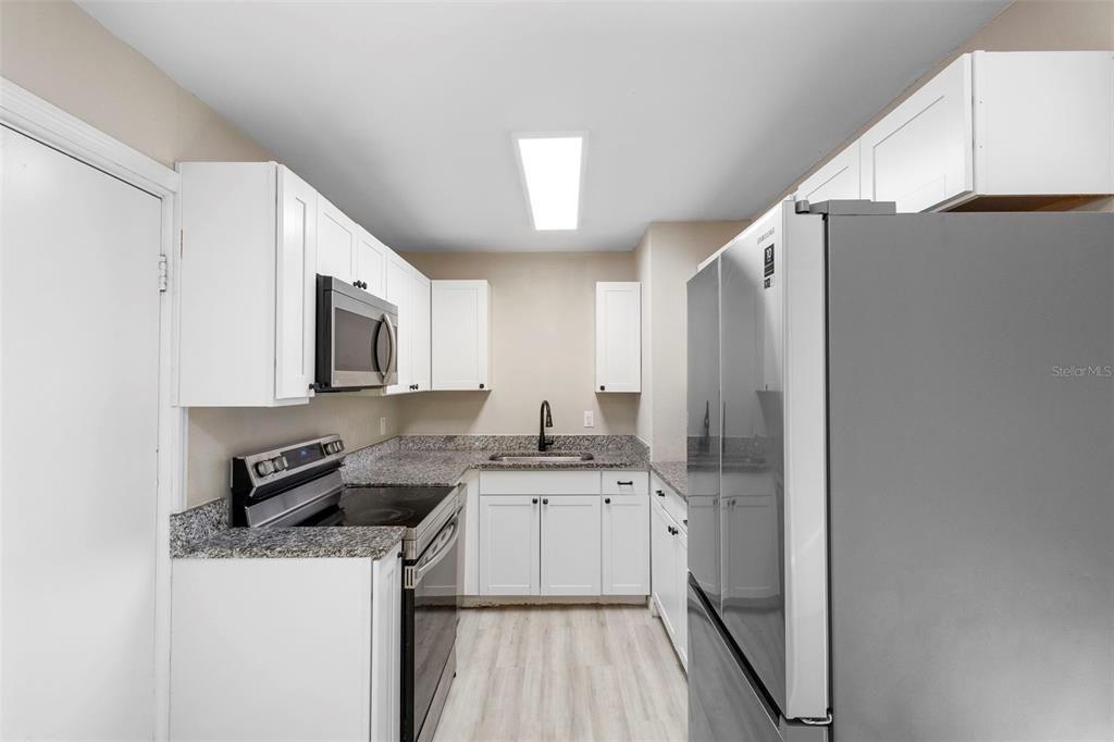 For Sale: $215,000 (4 beds, 2 baths, 1127 Square Feet)