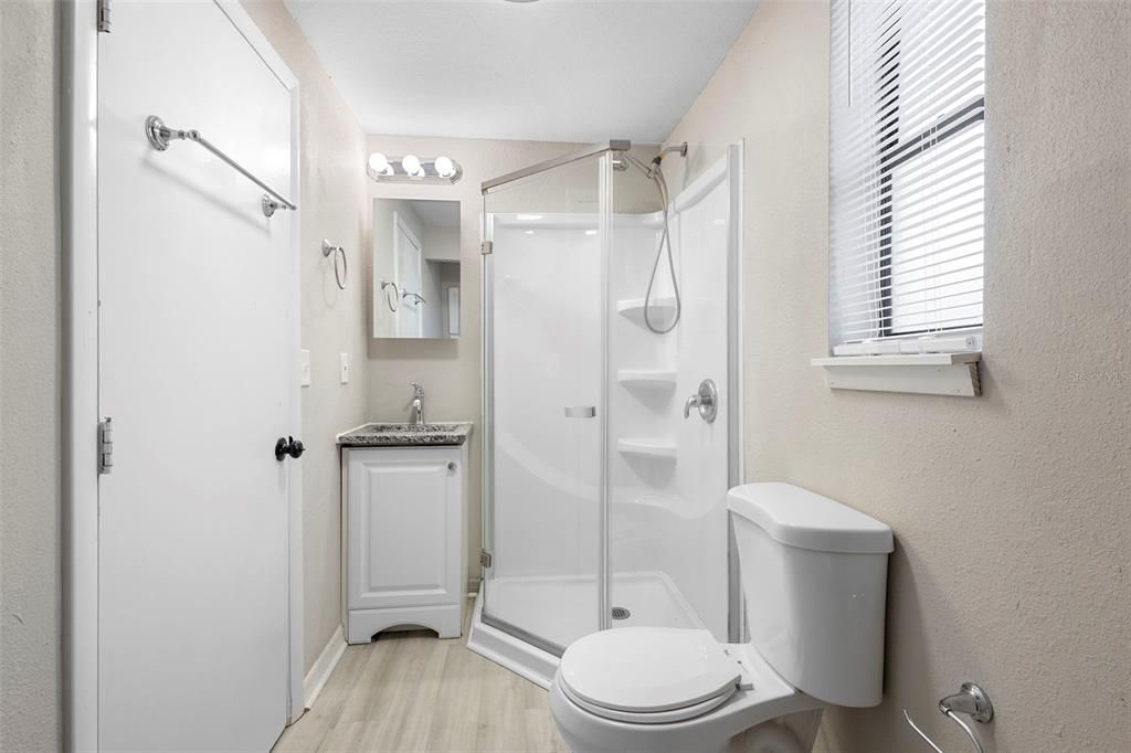 For Sale: $215,000 (4 beds, 2 baths, 1127 Square Feet)