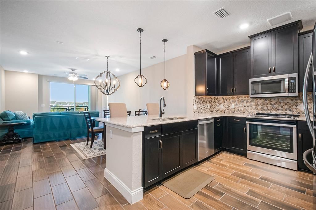 For Sale: $449,995 (2 beds, 2 baths, 1486 Square Feet)