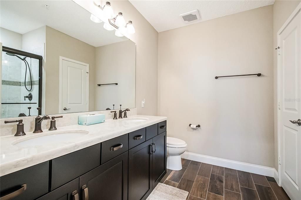For Sale: $449,995 (2 beds, 2 baths, 1486 Square Feet)