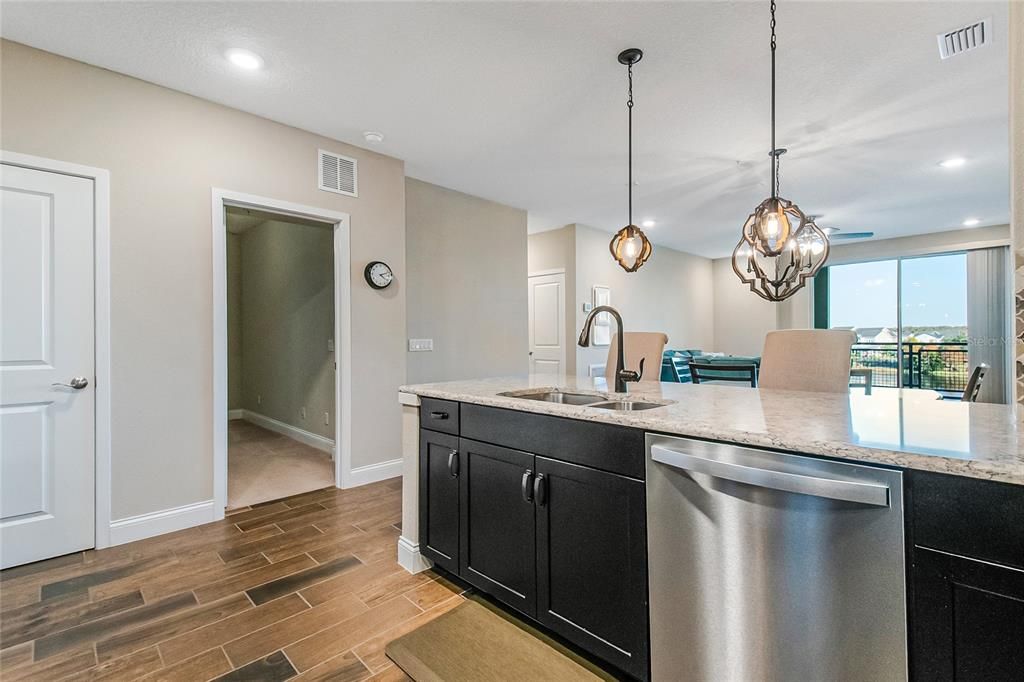 For Sale: $449,995 (2 beds, 2 baths, 1486 Square Feet)