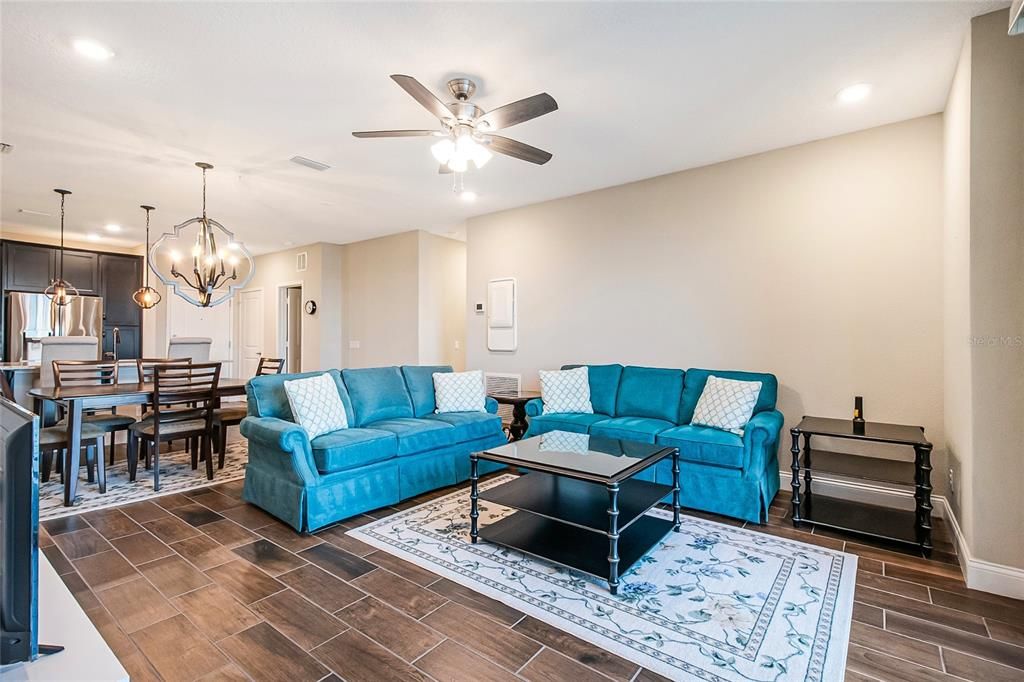 For Sale: $449,995 (2 beds, 2 baths, 1486 Square Feet)