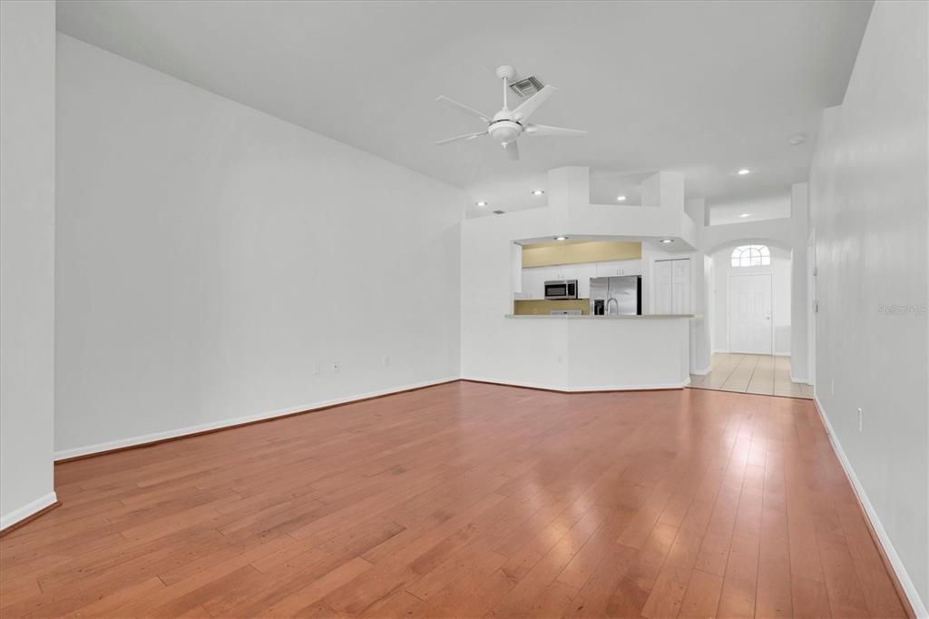 待售: $415,000 (4 贝兹, 2 浴室, 2024 平方英尺)