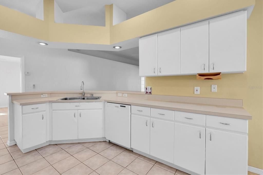 待售: $415,000 (4 贝兹, 2 浴室, 2024 平方英尺)