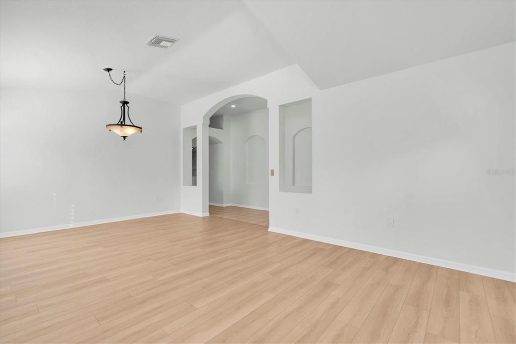 待售: $415,000 (4 贝兹, 2 浴室, 2024 平方英尺)