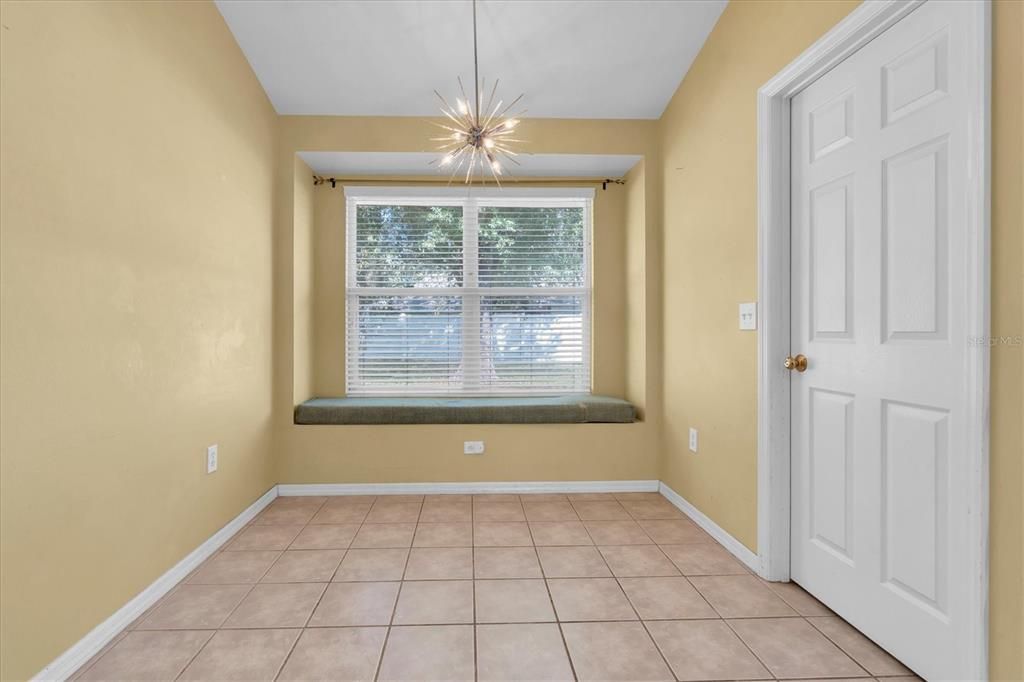 待售: $415,000 (4 贝兹, 2 浴室, 2024 平方英尺)