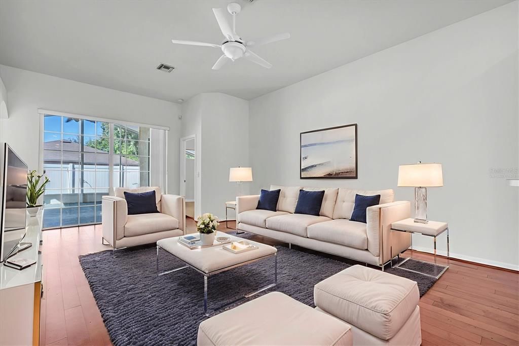 待售: $415,000 (4 贝兹, 2 浴室, 2024 平方英尺)