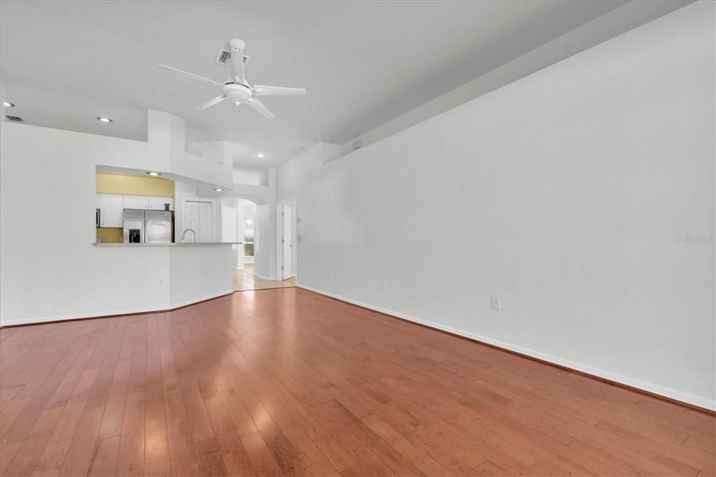 待售: $415,000 (4 贝兹, 2 浴室, 2024 平方英尺)