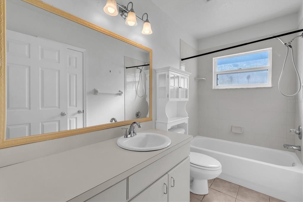 待售: $415,000 (4 贝兹, 2 浴室, 2024 平方英尺)