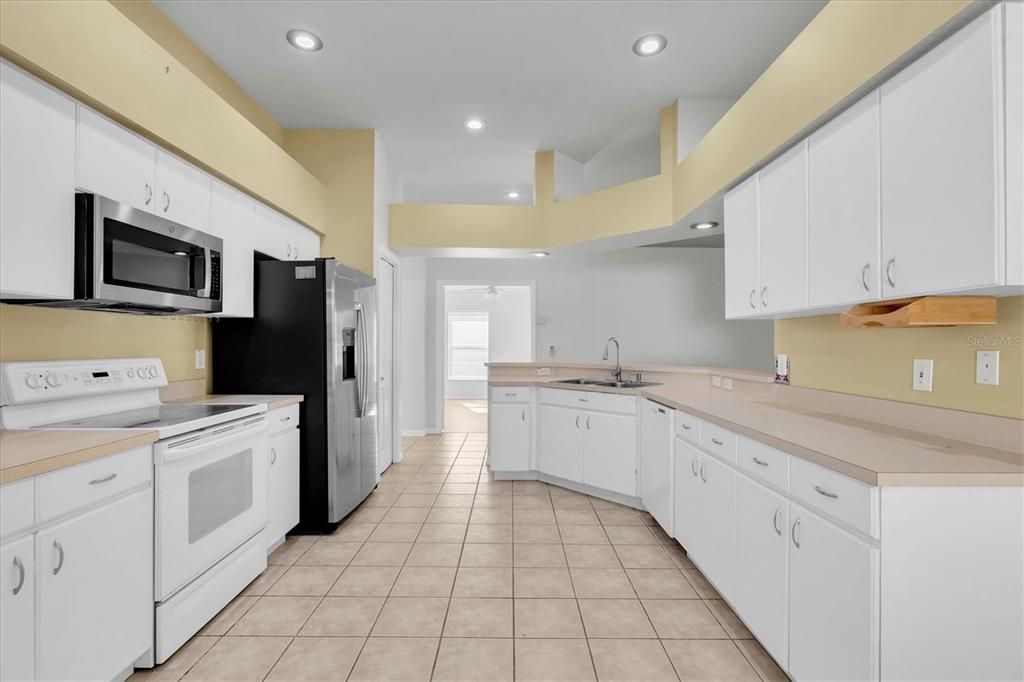 待售: $415,000 (4 贝兹, 2 浴室, 2024 平方英尺)