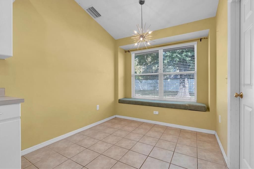 待售: $415,000 (4 贝兹, 2 浴室, 2024 平方英尺)