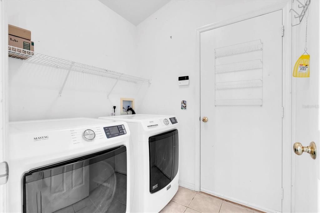 待售: $415,000 (4 贝兹, 2 浴室, 2024 平方英尺)