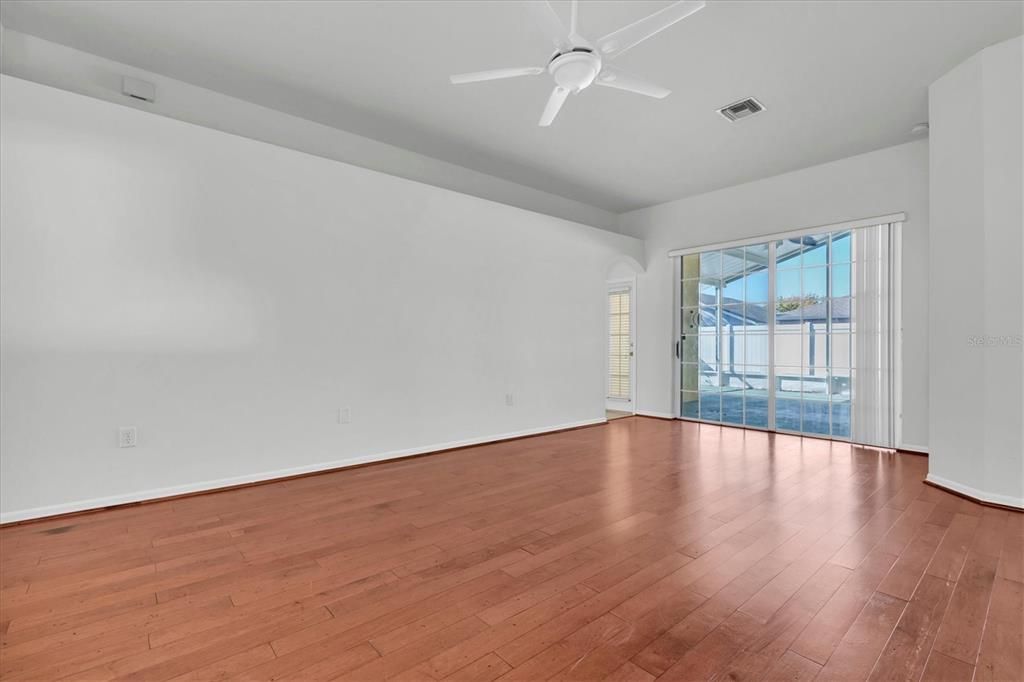 待售: $415,000 (4 贝兹, 2 浴室, 2024 平方英尺)