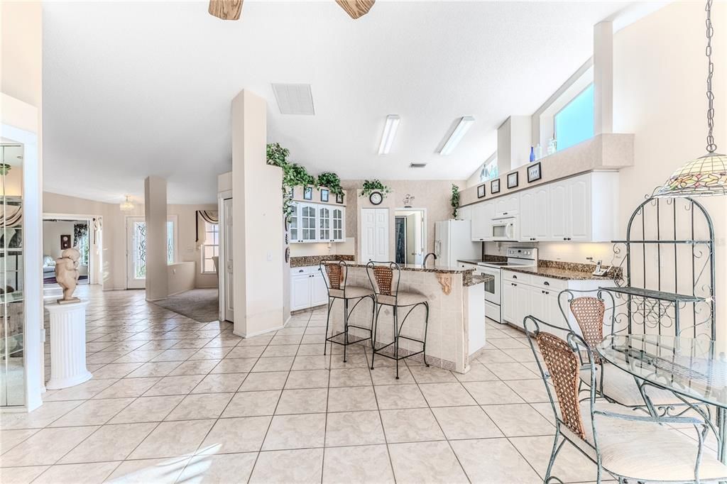 待售: $350,000 (2 贝兹, 2 浴室, 2038 平方英尺)