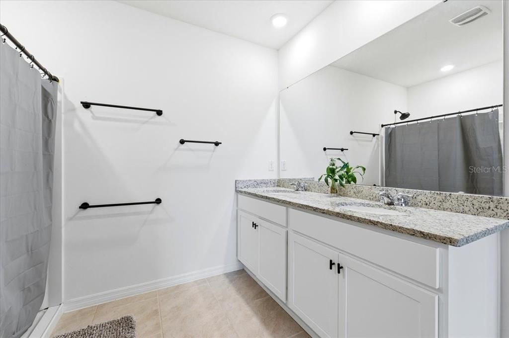 待售: $365,000 (3 贝兹, 2 浴室, 1669 平方英尺)