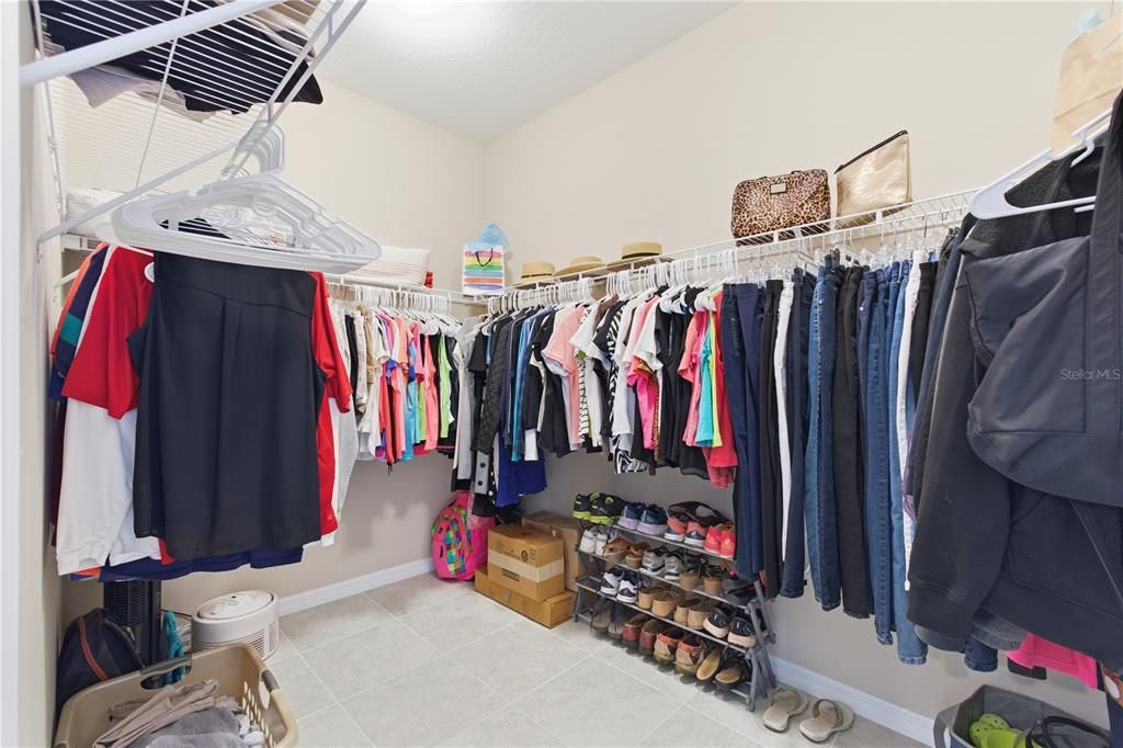 For Sale: $459,900 (3 beds, 2 baths, 2024 Square Feet)