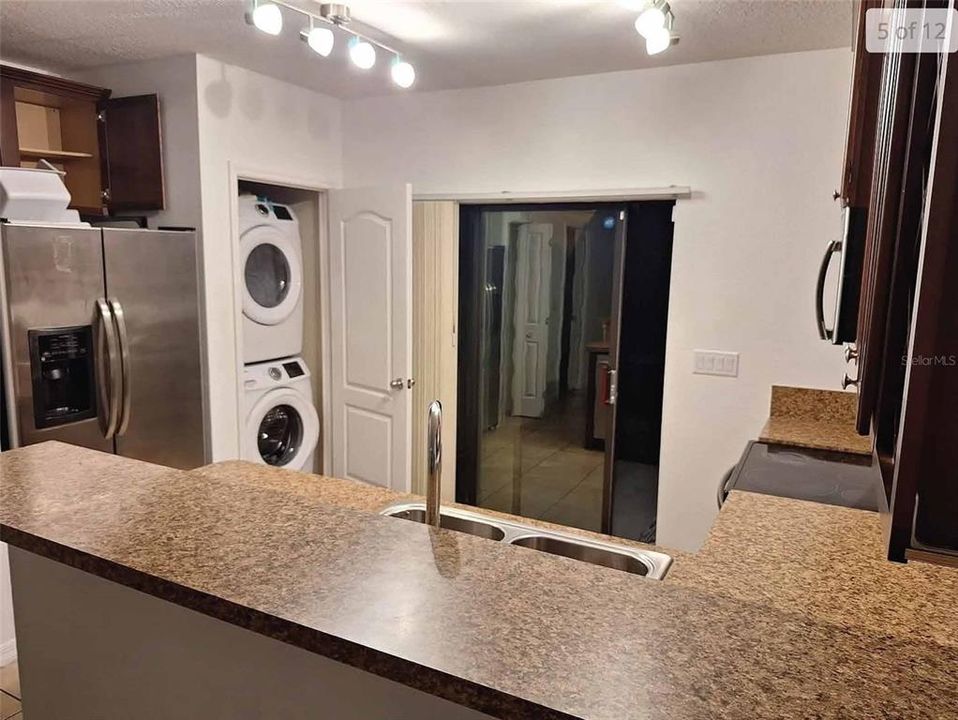 For Rent: $1,700 (2 beds, 3 baths, 1056 Square Feet)