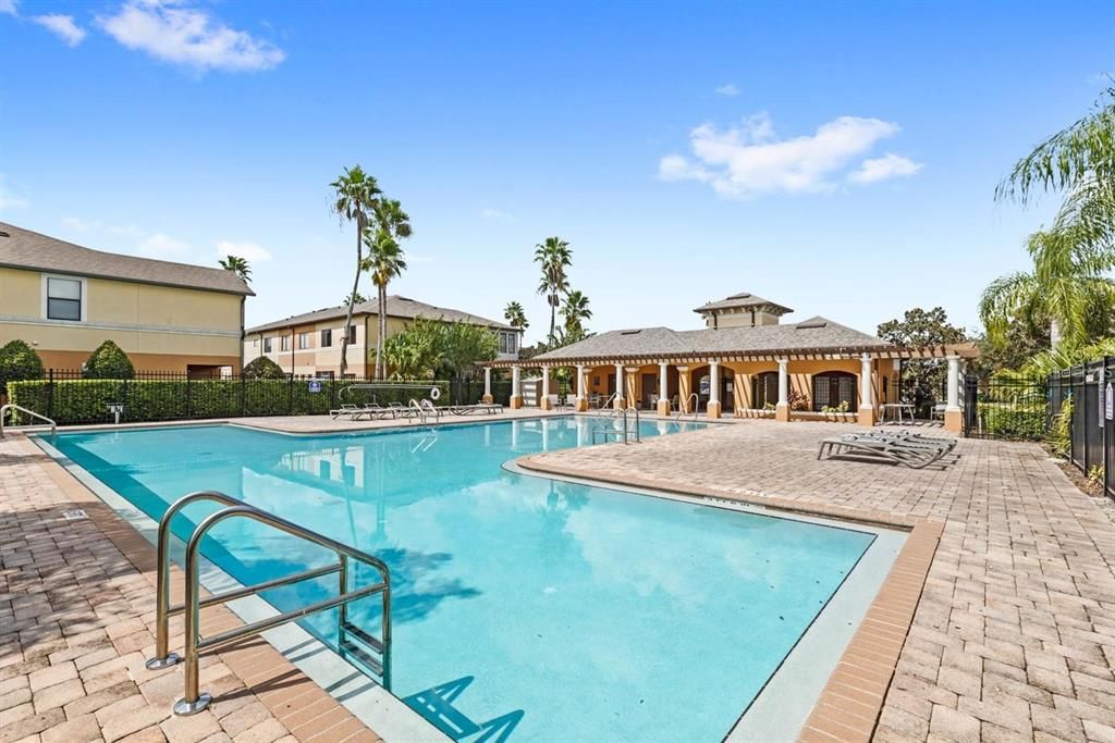 For Rent: $1,700 (2 beds, 3 baths, 1056 Square Feet)