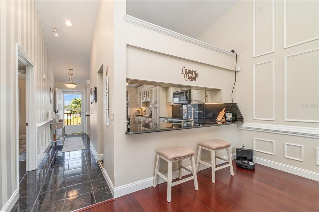 For Sale: $295,000 (2 beds, 2 baths, 1162 Square Feet)