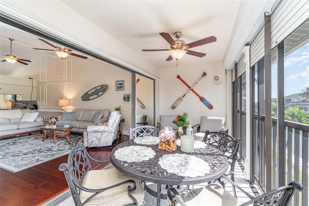 For Sale: $295,000 (2 beds, 2 baths, 1162 Square Feet)