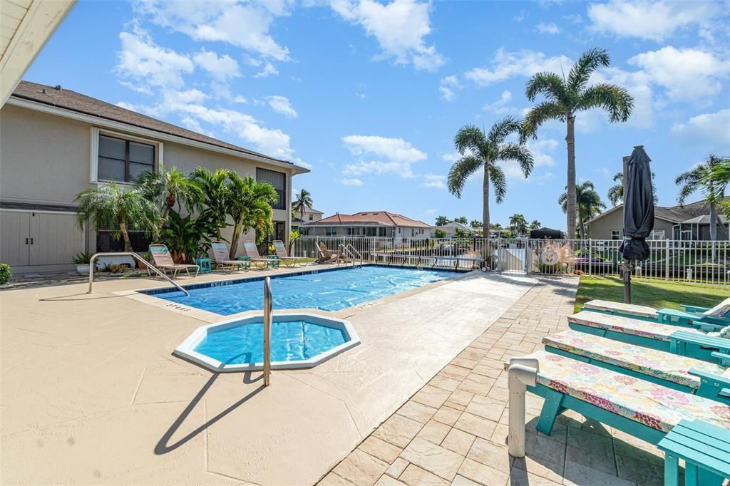 For Sale: $295,000 (2 beds, 2 baths, 1162 Square Feet)