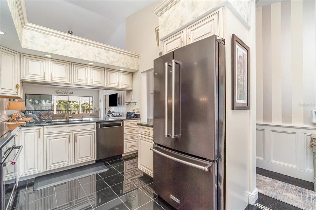 For Sale: $295,000 (2 beds, 2 baths, 1162 Square Feet)