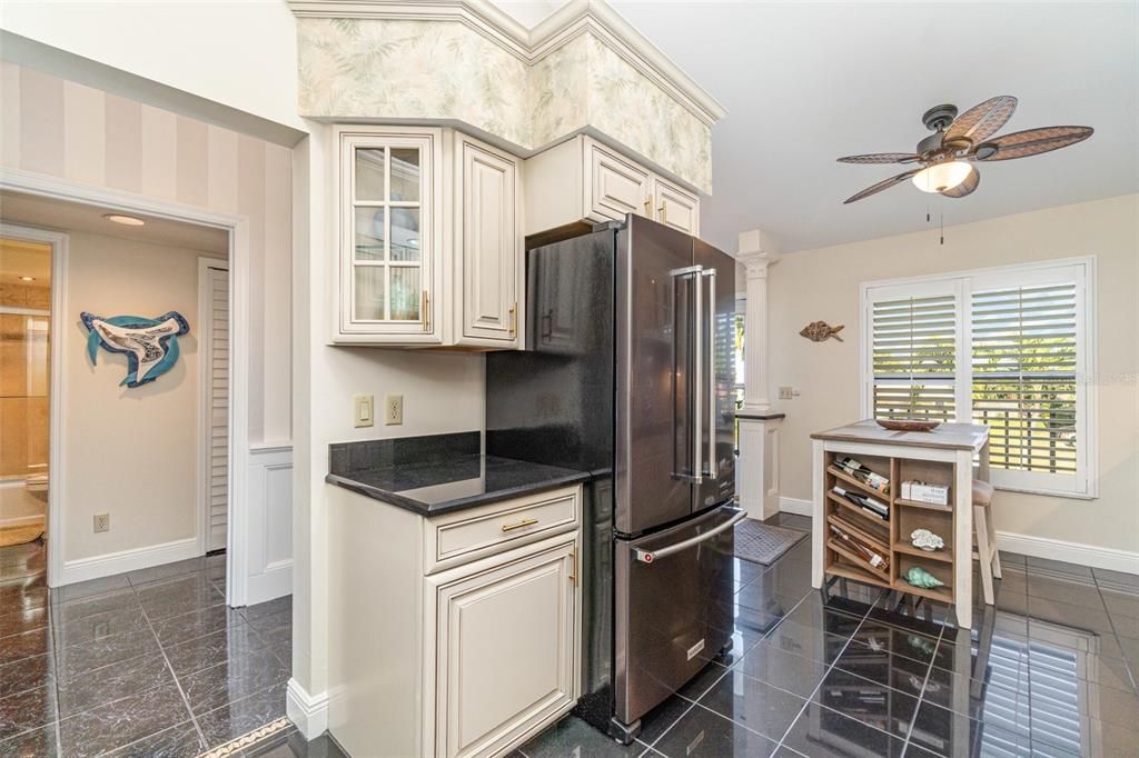 For Sale: $295,000 (2 beds, 2 baths, 1162 Square Feet)