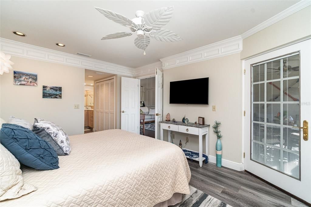 For Sale: $295,000 (2 beds, 2 baths, 1162 Square Feet)