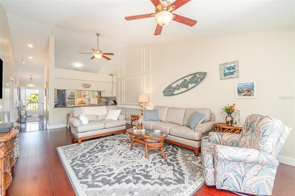 For Sale: $295,000 (2 beds, 2 baths, 1162 Square Feet)