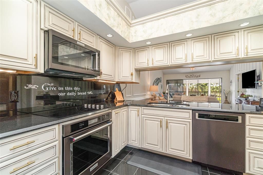 For Sale: $295,000 (2 beds, 2 baths, 1162 Square Feet)