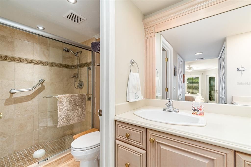 For Sale: $295,000 (2 beds, 2 baths, 1162 Square Feet)