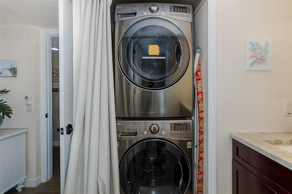 На продажу: $379,000 (2 спален, 2 ванн, 950 Квадратных фут)