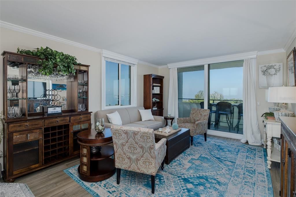 На продажу: $379,000 (2 спален, 2 ванн, 950 Квадратных фут)