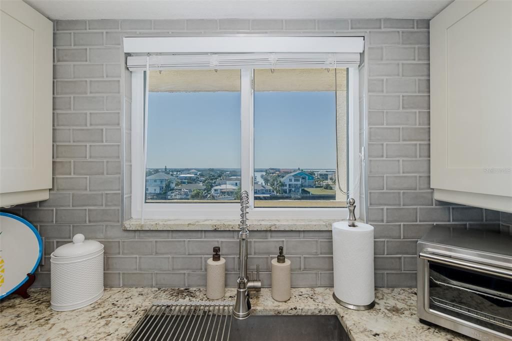 На продажу: $379,000 (2 спален, 2 ванн, 950 Квадратных фут)