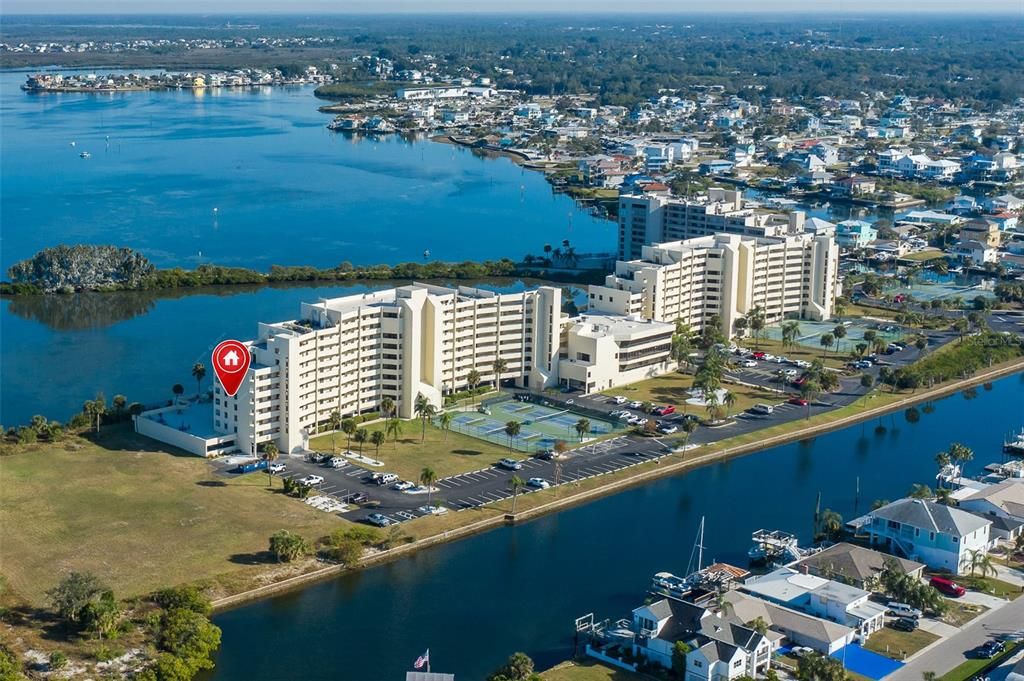 На продажу: $379,000 (2 спален, 2 ванн, 950 Квадратных фут)