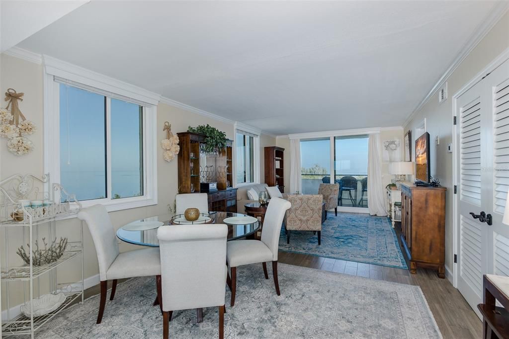 На продажу: $379,000 (2 спален, 2 ванн, 950 Квадратных фут)