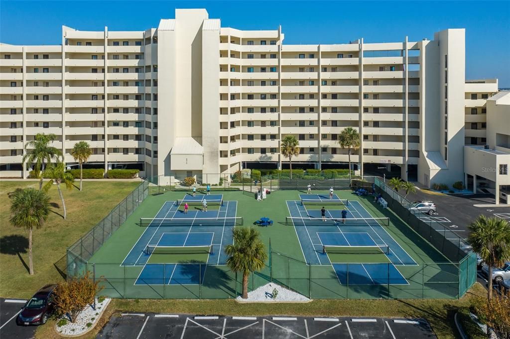 На продажу: $379,000 (2 спален, 2 ванн, 950 Квадратных фут)