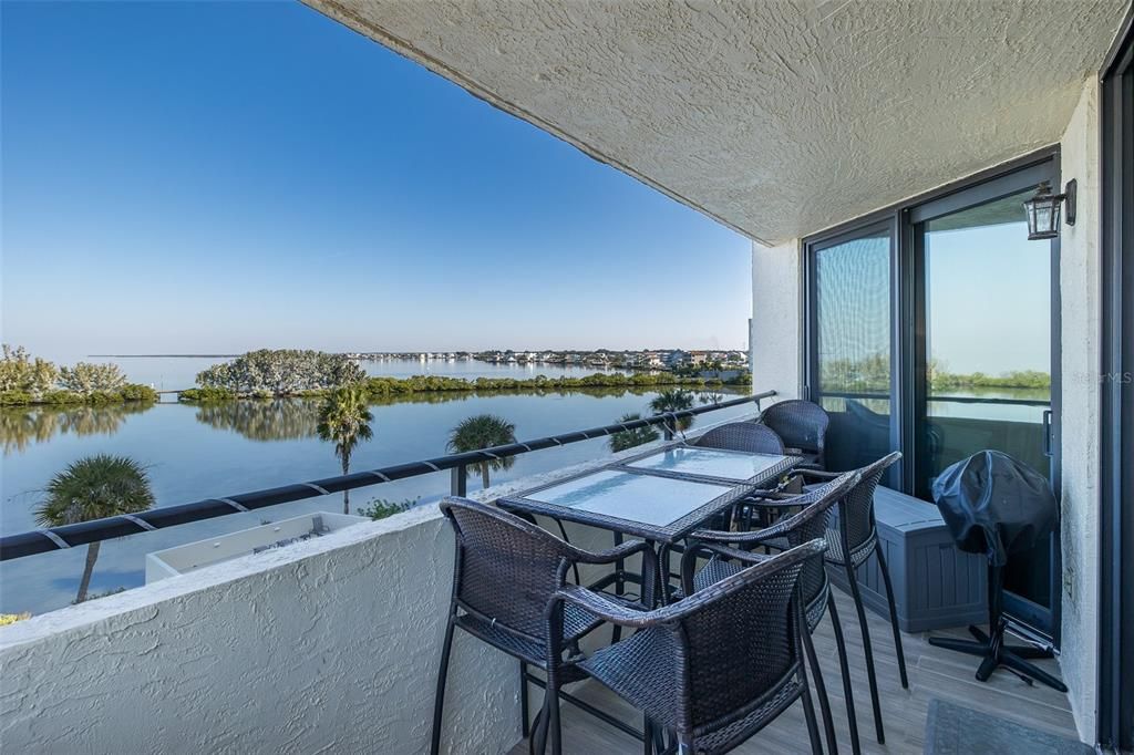 На продажу: $379,000 (2 спален, 2 ванн, 950 Квадратных фут)