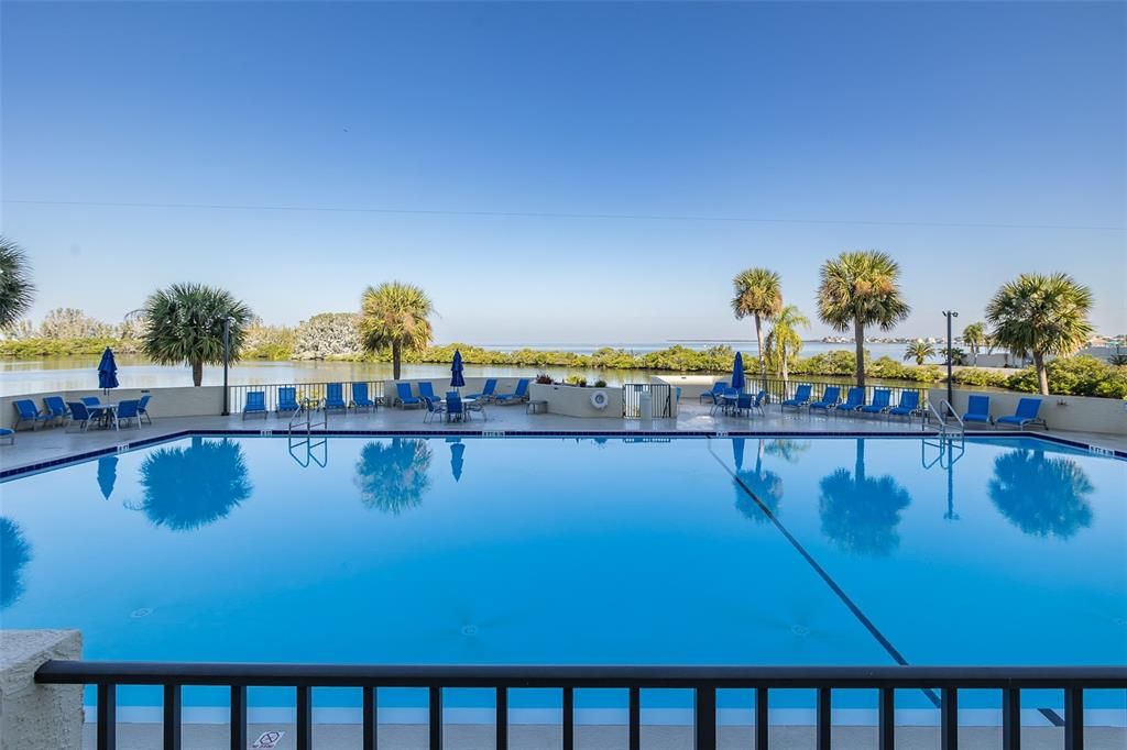 На продажу: $379,000 (2 спален, 2 ванн, 950 Квадратных фут)