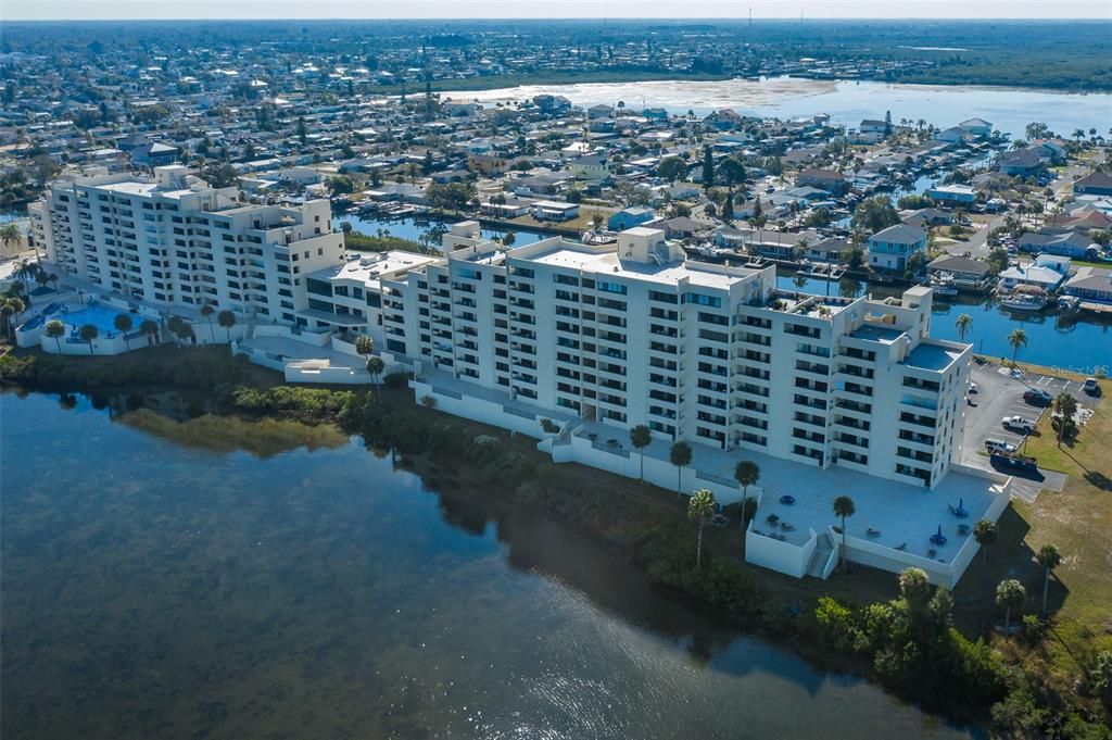 На продажу: $379,000 (2 спален, 2 ванн, 950 Квадратных фут)