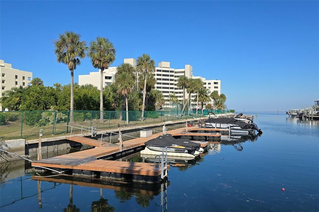 На продажу: $379,000 (2 спален, 2 ванн, 950 Квадратных фут)