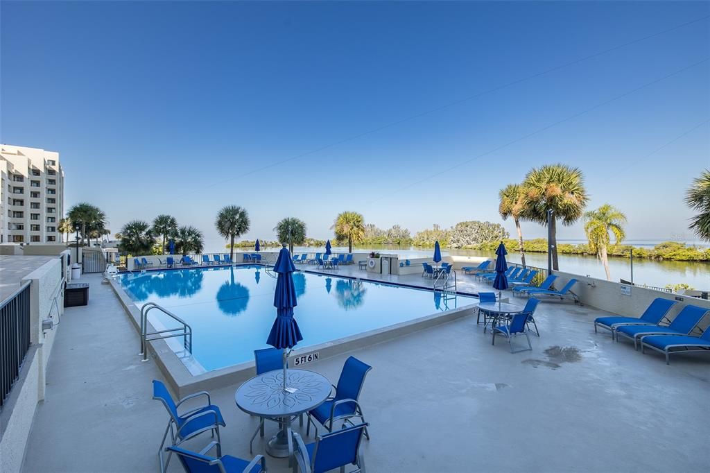 На продажу: $379,000 (2 спален, 2 ванн, 950 Квадратных фут)