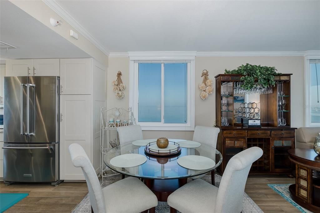 На продажу: $379,000 (2 спален, 2 ванн, 950 Квадратных фут)