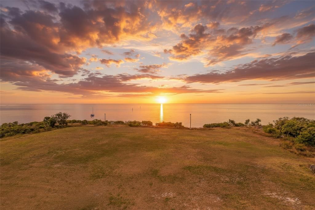 На продажу: $379,000 (2 спален, 2 ванн, 950 Квадратных фут)