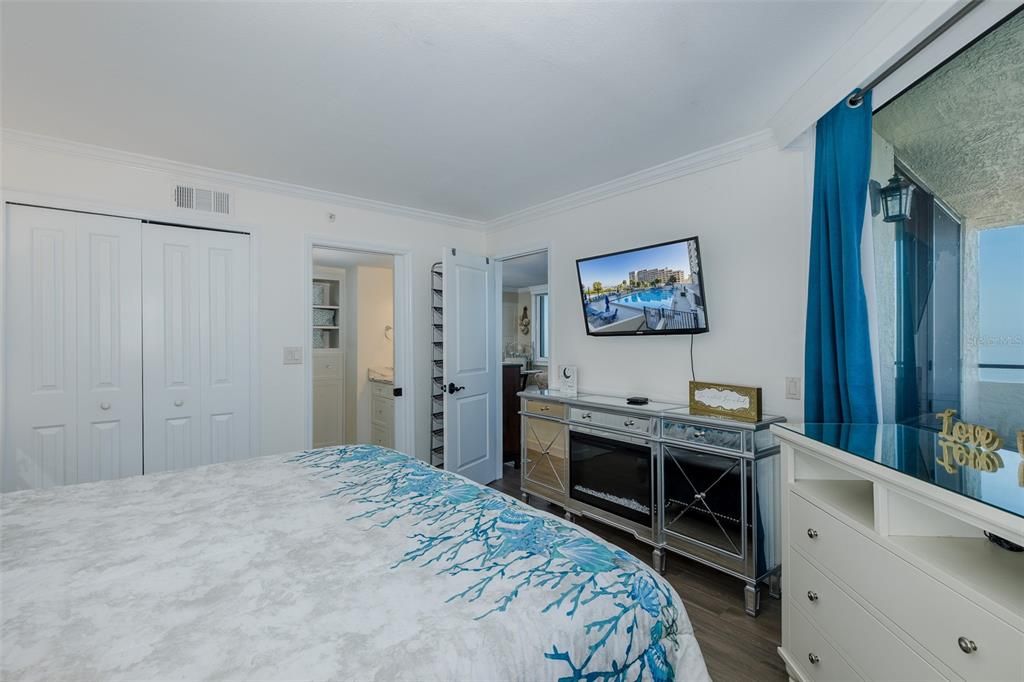 На продажу: $379,000 (2 спален, 2 ванн, 950 Квадратных фут)