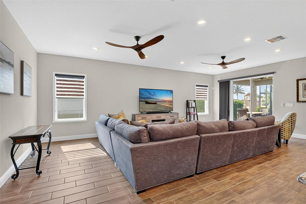 На продажу: $579,999 (3 спален, 2 ванн, 2067 Квадратных фут)